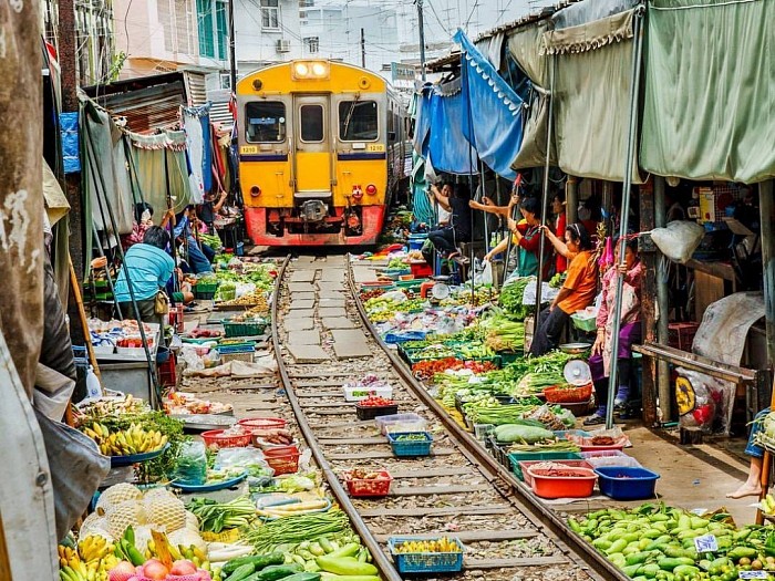 Maeklong Railway Market